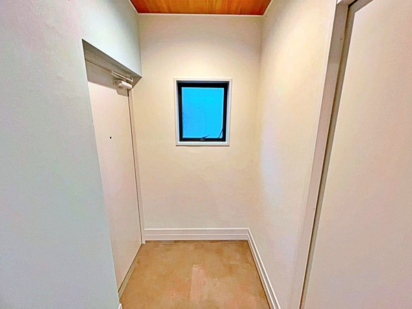 メゾンドヒル黒部 玄関