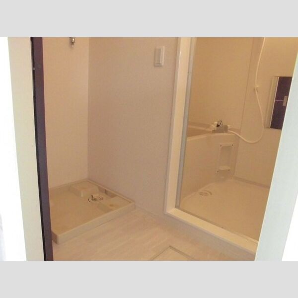 モナリエ稲荷森202号室 ■洗濯機置場の反対側は洗面化粧台です■