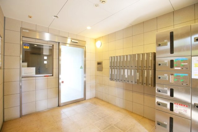 ル・リオン中野白鷺1階 エントランス