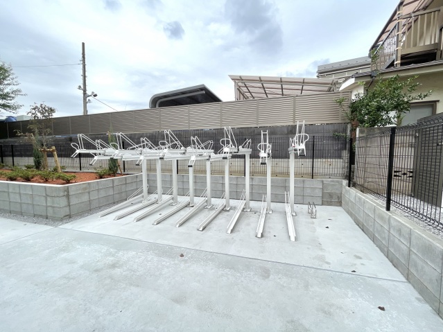 スカイラシクラス平和台401号室 駐輪場