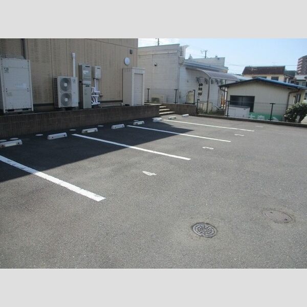 パレンティーアコート 駐車場