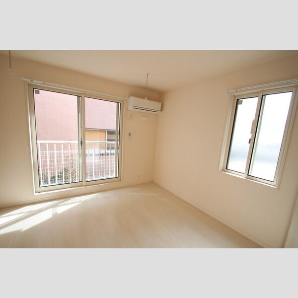 エクセル・フラット 洋室にはエアコン備え付け♪