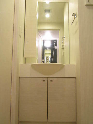 グランド・ガーラ桜木町駅前10階 スタイリッシュなデザインの独立洗面化粧台