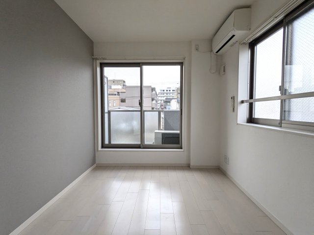 303号室