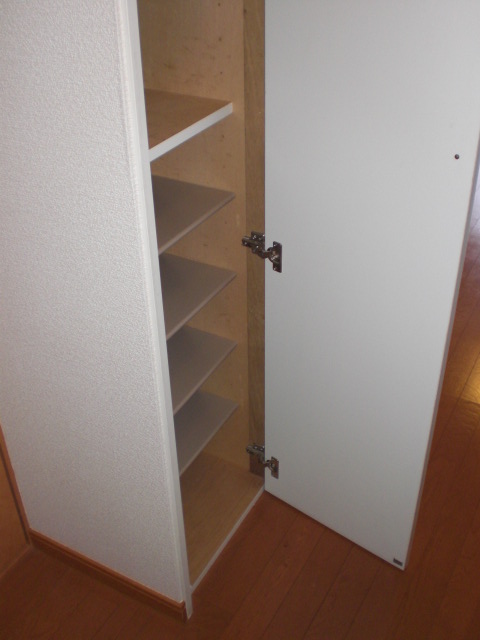 レオパレスアドゥスィール 内観