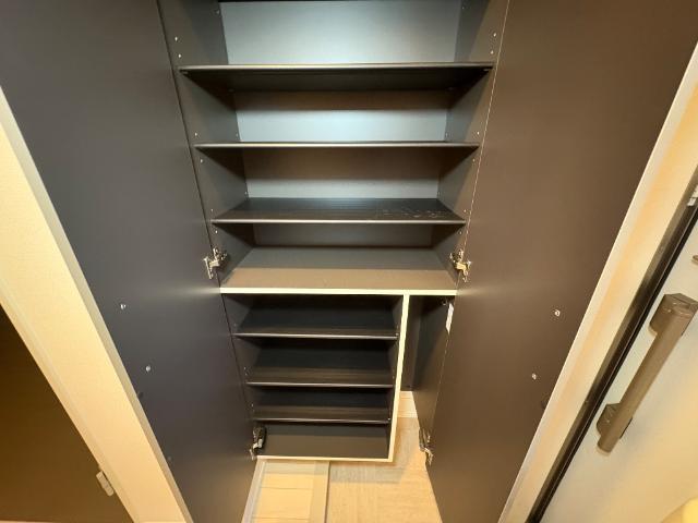 Ｖｅｒｔ　Ｆｏｒｔｕｎｕ（ヴェール　フォルトゥヌ） 下駄箱