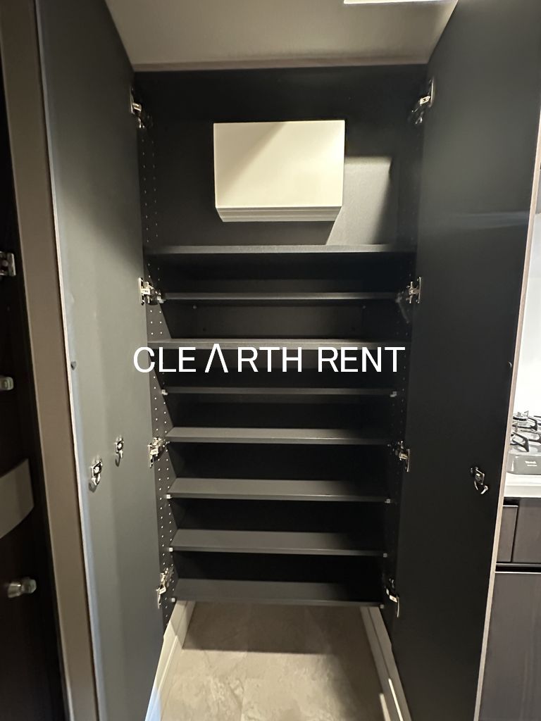 コンシェリア東京 ＜ＨＩＧＡＳＨＩＪＵＪＯ ＲＥＳＩＤＥＮＣＥ6階 トール型のシューズボックス