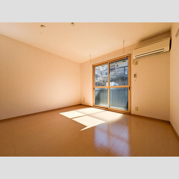 ルインズ・イン・マルヤマ　ABCDEFB102号室 リビング