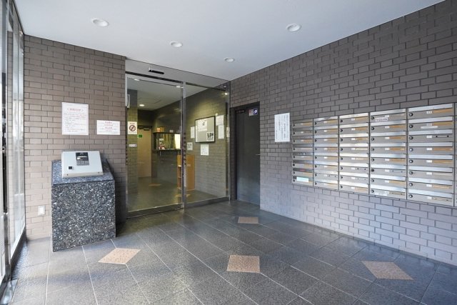 メゾンカルム横浜2階 エントランス