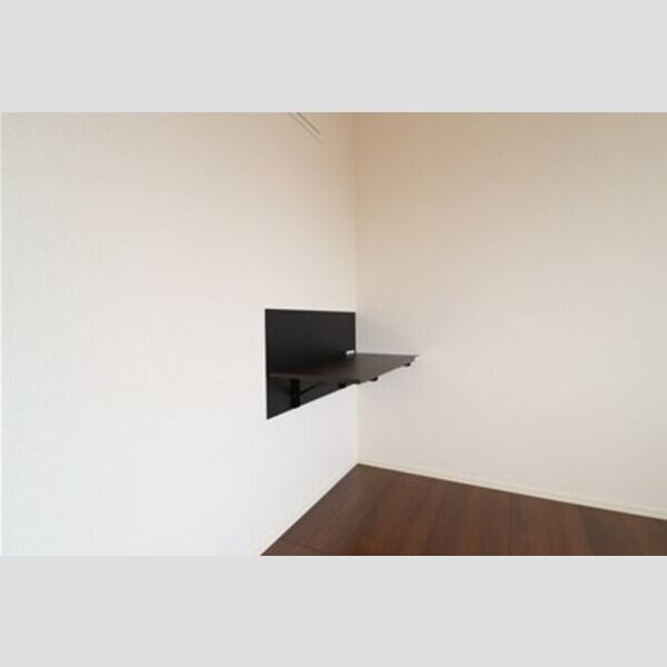 ウエスト レジデンス206号室 ワークデスク