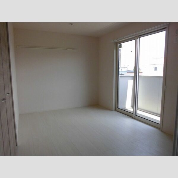 サクラハイツ202号室 ♪洋室6帖♪