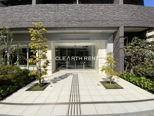 コンシェリア芝公園 ＭＡＳＴＥＲ’Ｓ ＶＩＬＬＡ3階 植栽が彩る豪華なエントランス