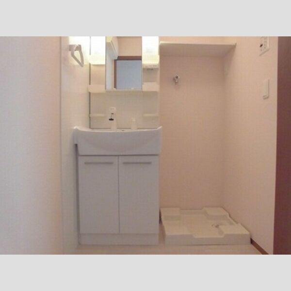 セジュール河原口 ■洗面化粧台と洗濯機置場です■