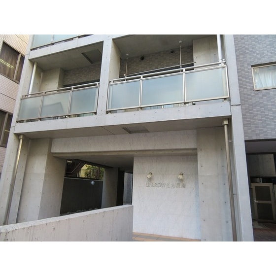 ユニロイヤル九段南 エントランス