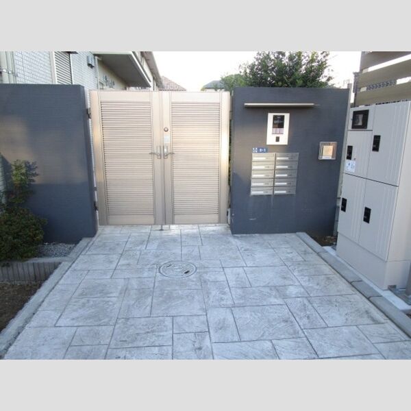 イーリスガーデン オートロック付きエントランス