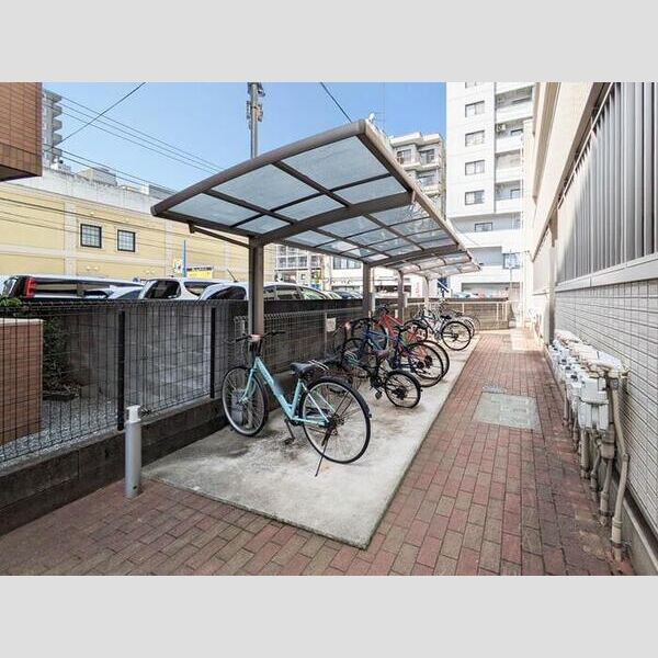 ソフィアウエスト 駐輪場