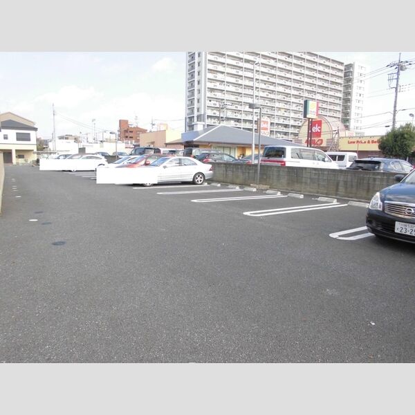 グレイス・フォレ　Ⅱ 駐車場