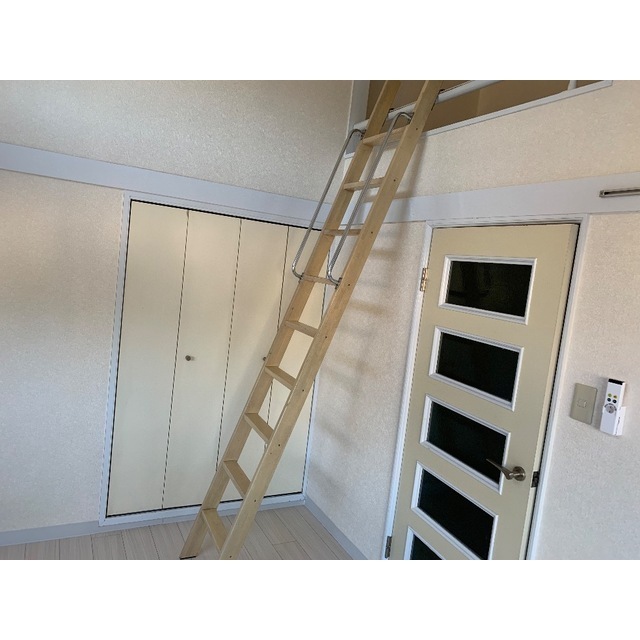 ローズアパートメント泉10番館106号室 リビング