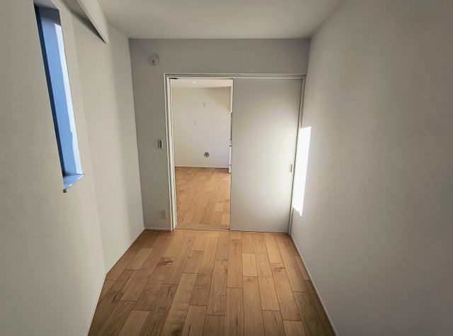 テラス新江古田2A号室 リビングと一体的に使える洋室3.7畳