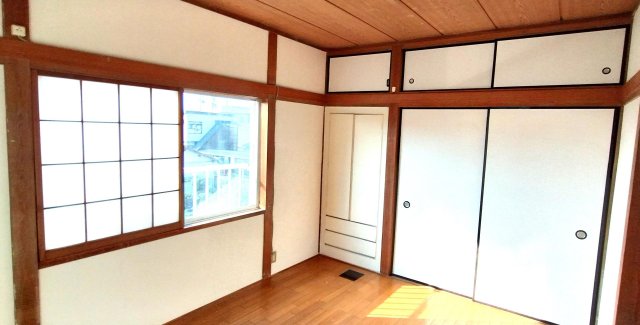 花見川区三角町戸建 二階和洋室クロス張替済