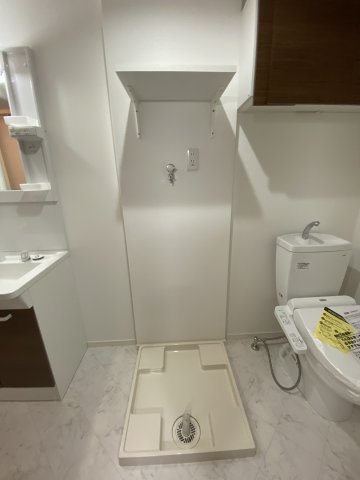 ヴィラージュ中山203号室 玄関