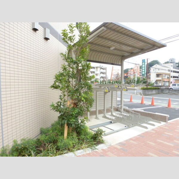 ラフレ東川口 駐輪場