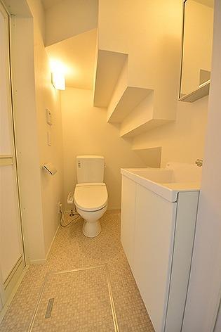 グランエッグス千歳烏山N 玄関