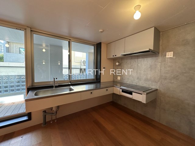 アスタルテ上原 リビング・ダイニングを中心に家族の時間を心地よく過ごせます。