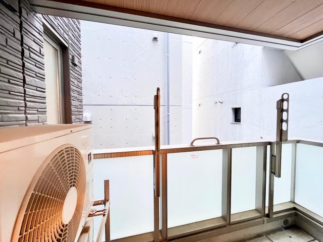 ラパンドール 西陽の直射日光の影響が少ない建物配置で夏の室温変化も緩やか