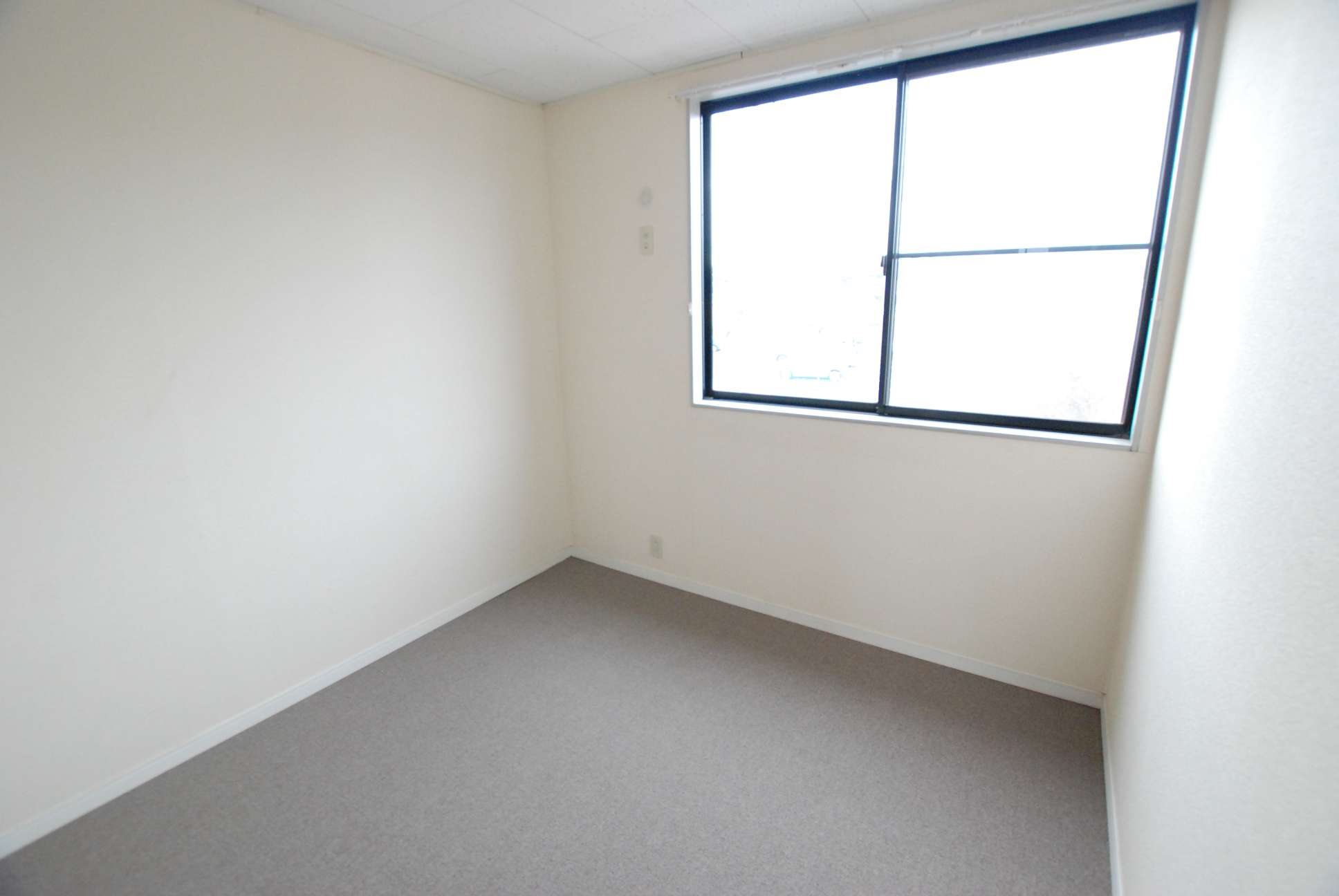 レオパレスＮＥＷ砂田 寝室