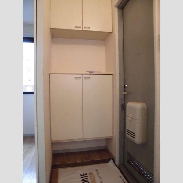 メゾン石神102号室 玄関