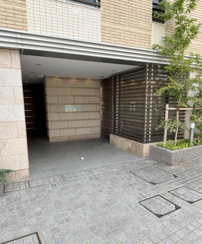 ザ・パークハウス三軒茶屋205号室 エントランス前面です♪