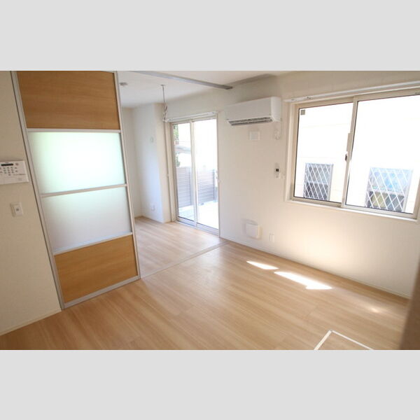 ディアコート本木305号室 リビング