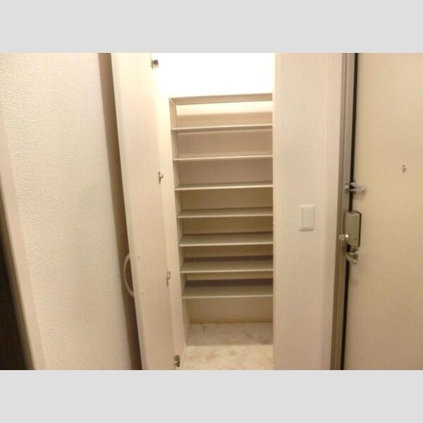 フリージア ヒルズ202号室 シューズクローク