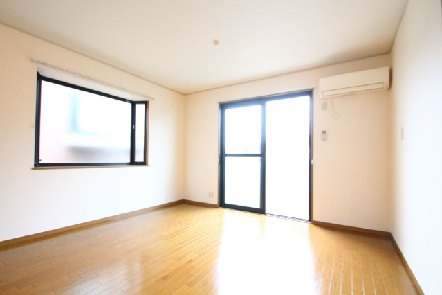 プラスサムⅡ1階 写真は同型201号室。現状優先