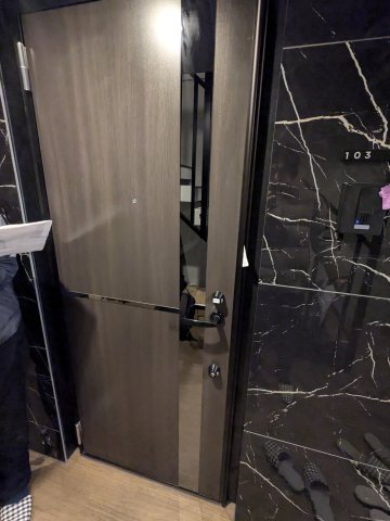 グランピア四谷0103号室 玄関