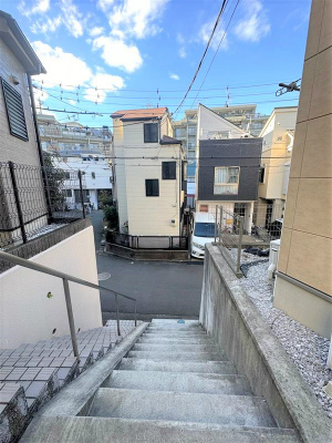 DTハウス神大寺1階 エントランス