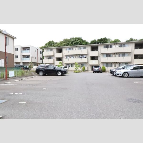 ブランシュール　B 駐車場