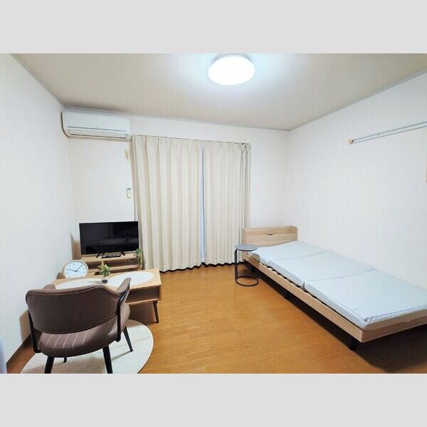 ジュネス国立 洋室7帖