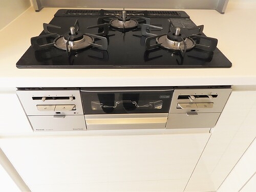 プレセダン石神井公園8階 グリル付３口ガスコンロ　※同タイプ別部屋2024年11月撮影