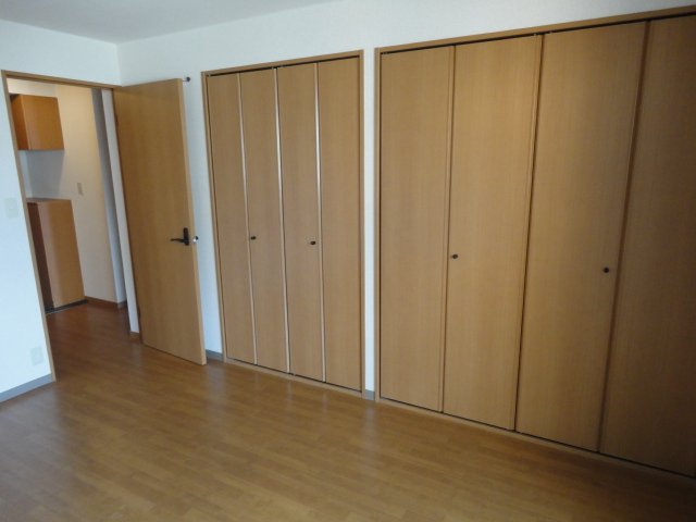 サンヒルズ 洋室収納