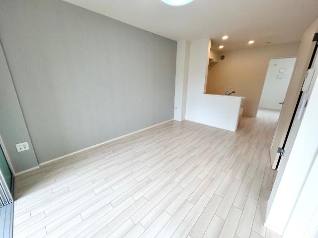 Ｓｍｉｌｅ　ｖｉｌｌａ（スマイル　ヴィラ）203号室 リビング