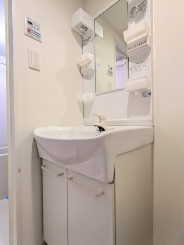 アソシエール高島平102号室 洗面