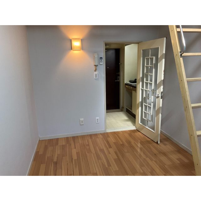 レチナオーミヤ204号室 リビング