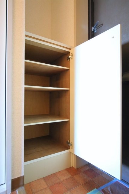 クレッセント中野富士見町2階 靴入