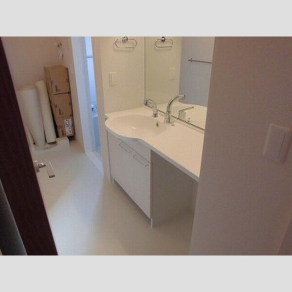 LSY47 ■洗面所と洗濯機置場です■