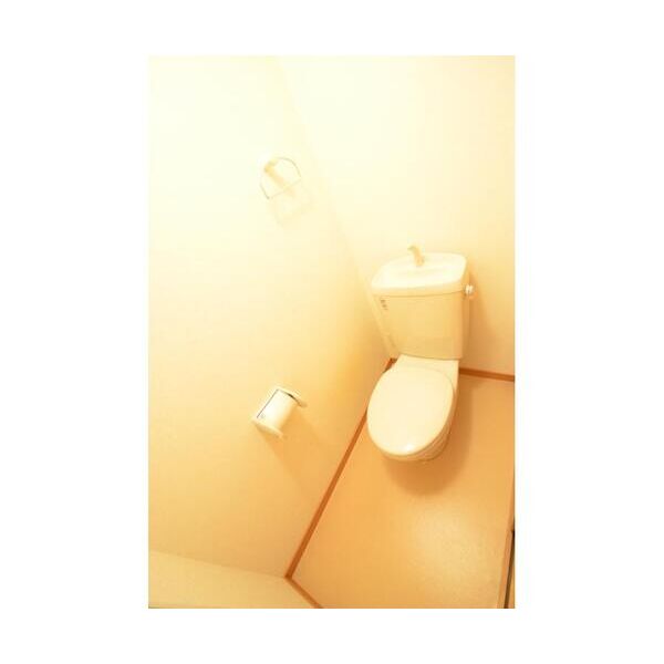 メレン湘南103号室 トイレ