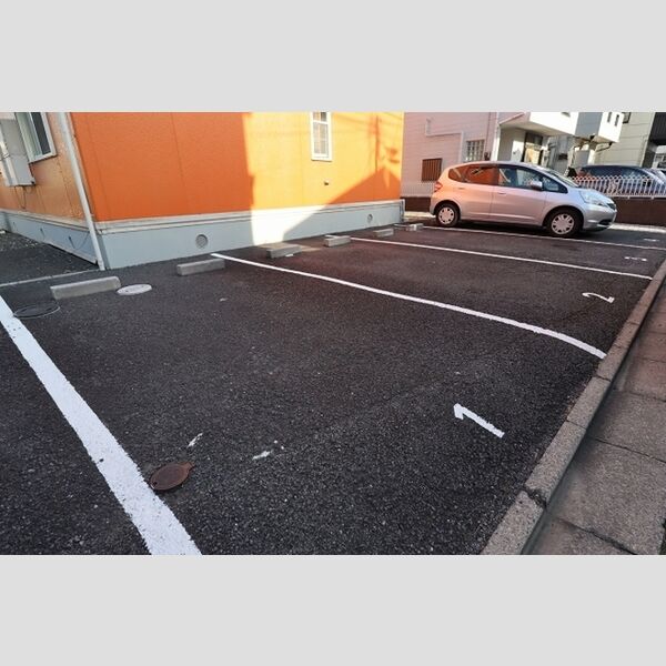 ディーセント 駐車場