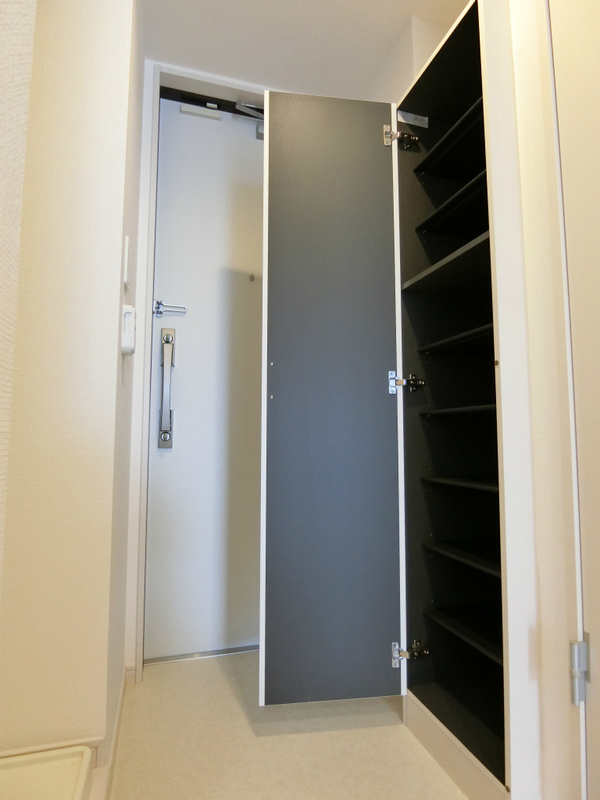 リブリ・クレスト川崎 玄関