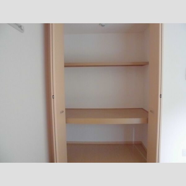 コンフォート北葛西101号室 物入れ